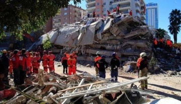 İzmir depreminde yıkılan 'Rıza Bey Apartmanı''nın davasında kavga çıktı