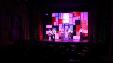 İzmir Devlet Tiyatrosu perdelerini 'İki Bekar' oyunuyla açacak