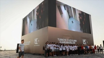 İzmir'de 15 Temmuz Demokrasi ve Milli Birlik Günü kapsamında 3 boyutlu LED Kule'de gösteri