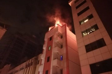 İzmir’de 5 katlı otelde yangın paniği, müşteriler tahliye edildi