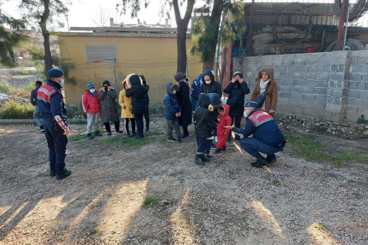 İzmir'de 51 düzensiz göçmen yakalandı