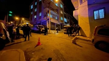 İzmir&rsquo;de bı&ccedil;aklı kavga: 1&rsquo;i ağır 2 yaralı