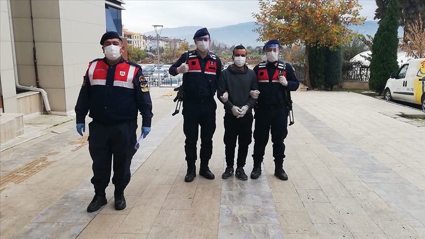 İzmir'de bir kadın eşinin falçatalı saldırısından KADES sayesinde kurtuldu