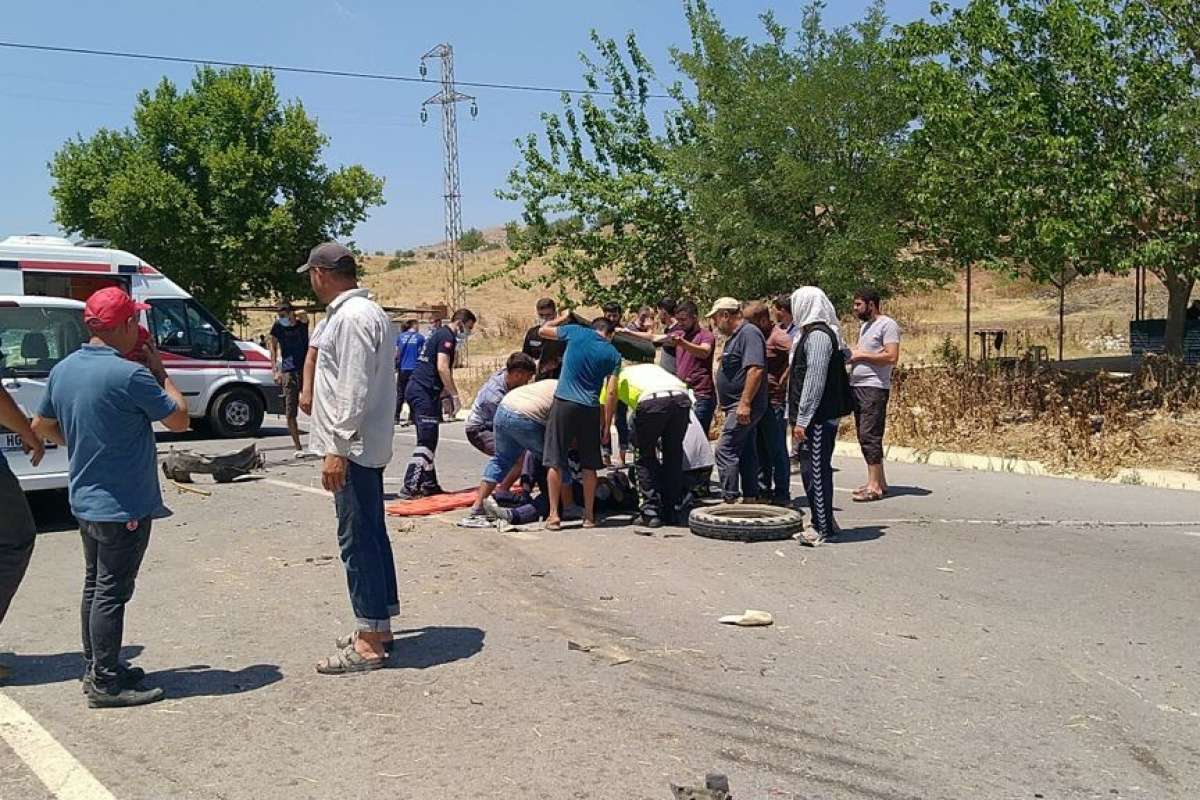 İzmir'de feci kaza: 1 kişi yaşamını yitirdi, 17 tarım işçisi ölümden döndü