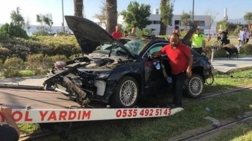 İzmir'de feci kaza: 2 ölü, 1 yaralı!