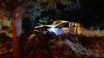 İzmir&rsquo;de feci kaza! Ehliyetsiz gencin kullandığı araç takla attı: 1 ölü, 2 yaralı