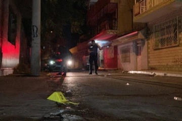 İzmir’de husumetliler arasında silahlı kavga: 2 ağır yaralı