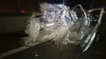 İzmir'de kamyonet otomobile arkadan çarptı: 1 ölü, 2 yaralı