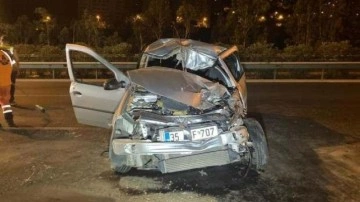 İzmir&rsquo;de otomobil kamyona çarptı: 1 ölü, 1 yaralı