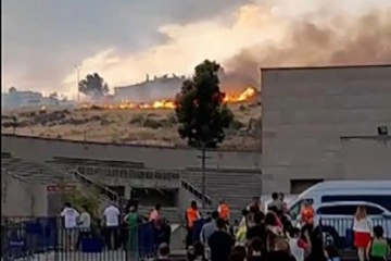 İzmir'de rekreasyon alanının yakınında ot yangını