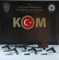 İzmir’de silah tacirinin evine polis baskını