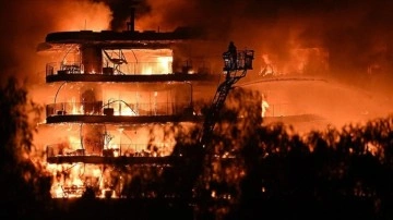 İzmir'de sitede çıkan yangın kontrol altına alındı