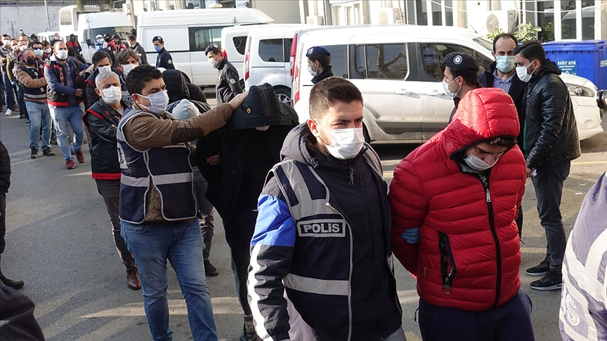 İzmir'de suç örgütüne yönelik operasyonda 26 kişi tutuklandı
