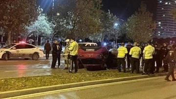 İzmir'de takla atan otomobildeki 1 kişi öldü, 1 kişi yaralandı