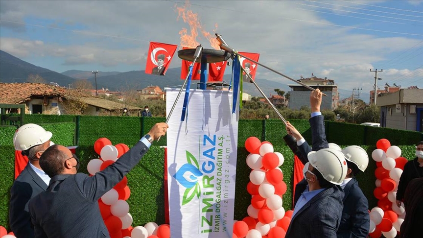İzmir'in Kiraz ilçesi doğal gaza kavuştu