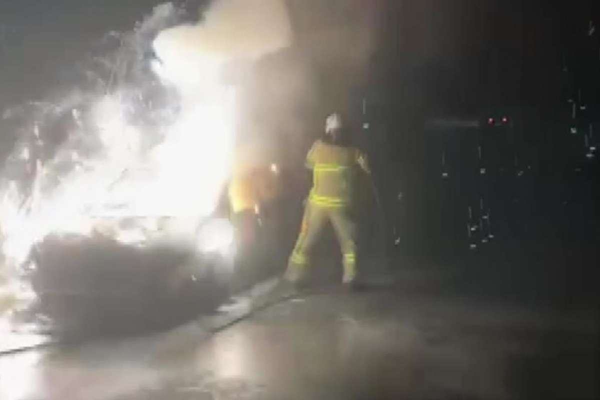 İznik'te otomobil alev alev yandı