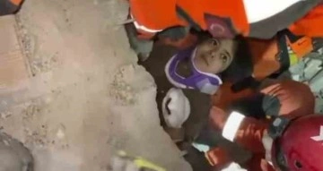 JAK timleri 9 yaşındaki Zeynep’i 31 saat sonra böyle kurtardı