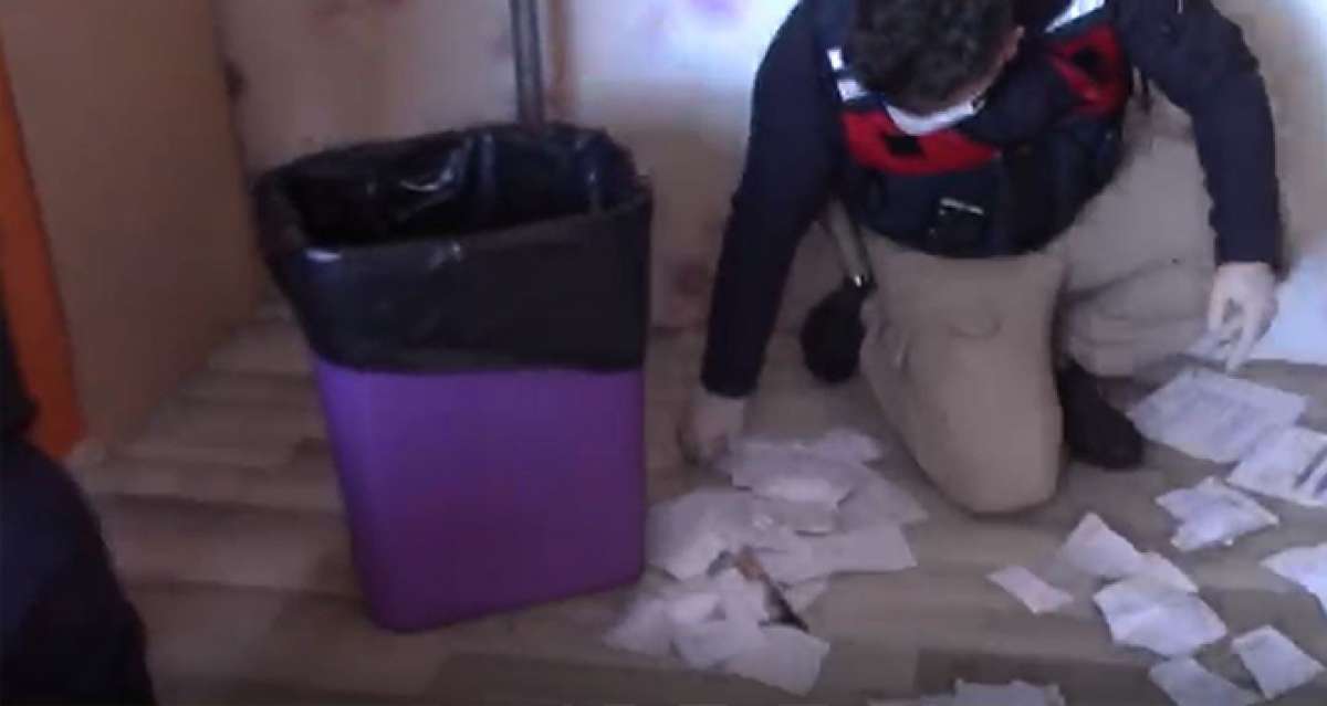 Jandarma delillere ulaşmak için çöp kutularına dahi baktı