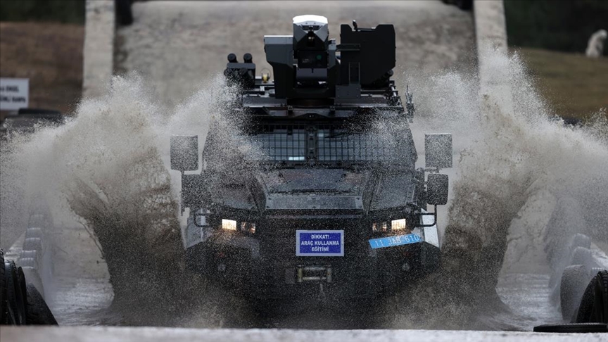 Jandarmanın zırhlı araç sürücü adaylarına Bilecik'te zorlu eğitim