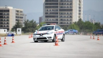 Jandarmaya güvenli sürüş eğitimi Bursa'da veriliyor