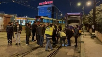 Kabataş-Bağcılar hattında tramvay raydan çıktı, seferler aksadı