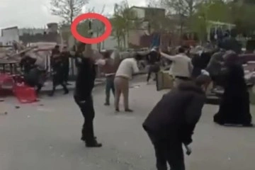 Ka&ccedil;ak bina yıkımında ortalık karıştı... Polis b&ouml;yle havaya ateş a&ccedil;tı