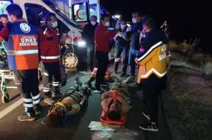 Kaçak mülteci taşıyan minibüs devrildi: 1 ölü, 15 yaralı
