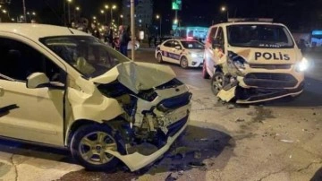 Kaçan otomobilin çarptığı ekip otosundaki polis yaralandı