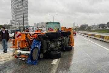 Kadıköy'de devrilen, İBB’ye bağlı kar küreme aracının sürücüsü alkollü çıktı