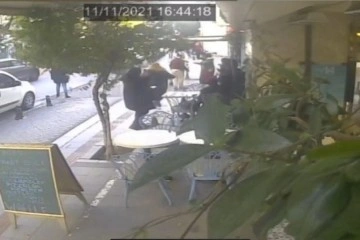 Kadıköy’de gazeteci Mine Kırıkkanat’a saldırı anı kamerada