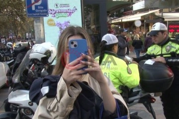 Kadıköy’de scooter denetimde ceza yedi, telefonunu çıkarıp basın mensuplarını çekti