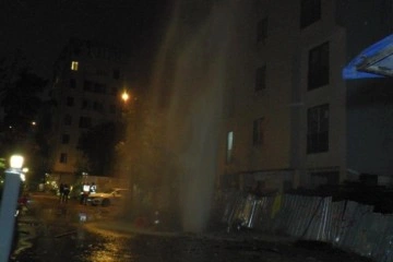 Kadıköy’de su borusu patladı mahallenin suyu kesildi
