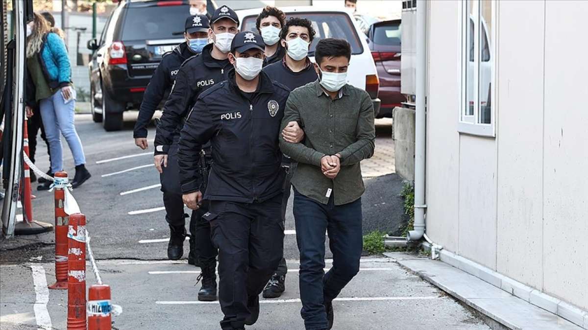 Kadıköy'deki olaylarda gözaltına alınan 23 şüpheli, adliyeye sevk edildi