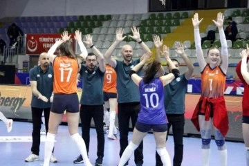 Kadınlar 1. Voleybol Ligi: Çukurova Belediyesi: 3 Antalya Muratpaşa Belediyespor: 2