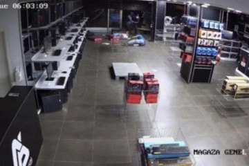 Kağıthane’de 6 kişilik hırsızlık çetesi elektronik mağazasını dakikalar içerisinde soydu