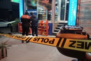 Kağıthane&rsquo;de tekel bayine silahlı saldırı anı kamerada