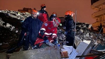 Kahramankazan'dan Kahramanmaraş'a giden ekip bir kişiyi enkazdan kurtardı