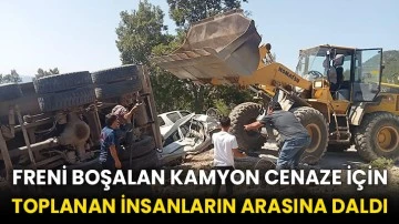 Freni boşalan kamyon cenaze için toplanan insanların arasına daldı