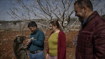 Kahramanmaraş'ta afeti yaşayan aile, aynı kaderi paylaşanlarla ekmeğini paylaştı