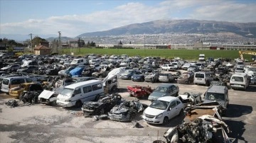 Kahramanmaraş'ta depremde zarar gören 1396 araç otoparka çekildi