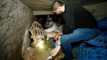 Kahramanmaraş'ta depremler sonrası bir evin bodrumundan çıkan su her geçen gün artıyor