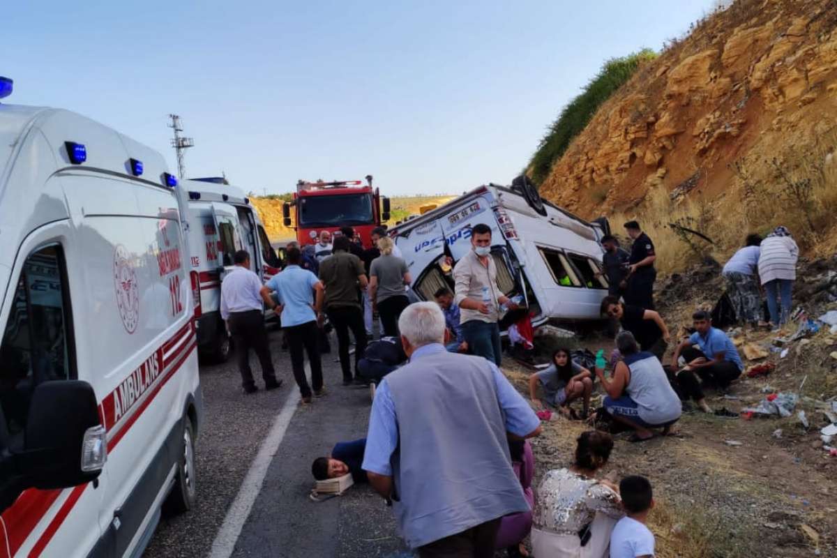 Kahramanmaraş'ta düğün yolunda kaza: 13 yaralı