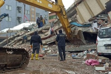 Kahramanmaraş'ta en az 300 bina yıkıldı