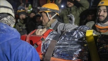 Kahramanmaraş'ta enkaz altında kalan 8 yaşındaki Rıdvan depremden 116 saat sonra kurtarıldı