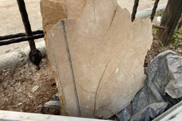 Kahramanmaraş’ta enkazda üzeri yazılı tahta parçası bulundu