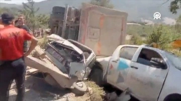 Kahramanmaraş'ta freni boşalan kamyon cenaze için toplanan insanların arasına daldı