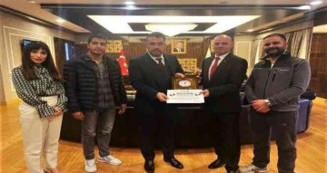 Kahramanmaraş’tan Pursaklar Belediye Başkanı Çetin’e teşekkür plaketi