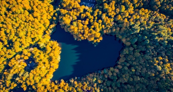 Kalp şeklindeki göl böyle görüntülendi