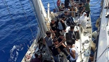 Kamerunlu göçmenden şok iddia: Yunan güvenlik güçleri bizi denize attı