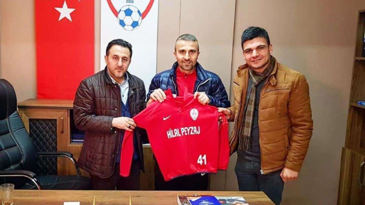 Kansere yakalanan teknik direktör Faruk Demir, futbolcularıyla vedalaştı